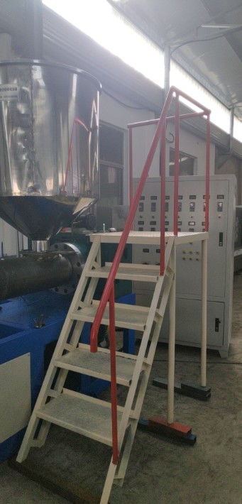 【汇欣达新型异型材加工设备异型材发泡机组异型材生产设备】- 